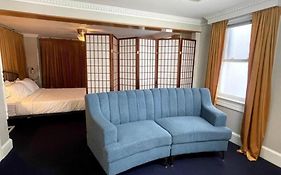 Studio Gem Near Capitol & Coffee Spots